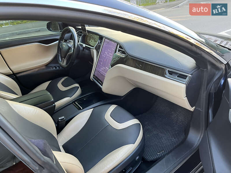 Ліфтбек Tesla Model S 2013 в Києві