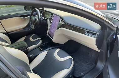 Лифтбек Tesla Model S 2013 в 
