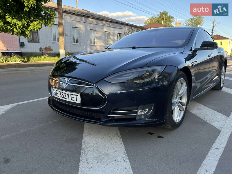 Ліфтбек Tesla Model S 2013 в Києві