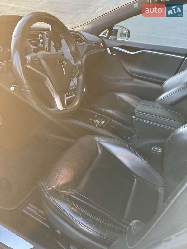 Ліфтбек Tesla Model S 2015 в Києві