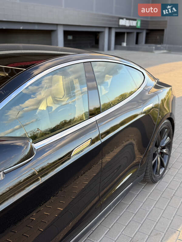 Ліфтбек Tesla Model S 2015 в Києві