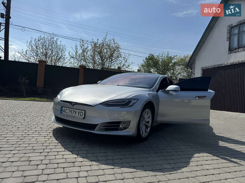 Лифтбек Tesla Model S 2017 в Владимире