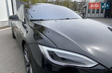 Ліфтбек Tesla Model S 2013 в 