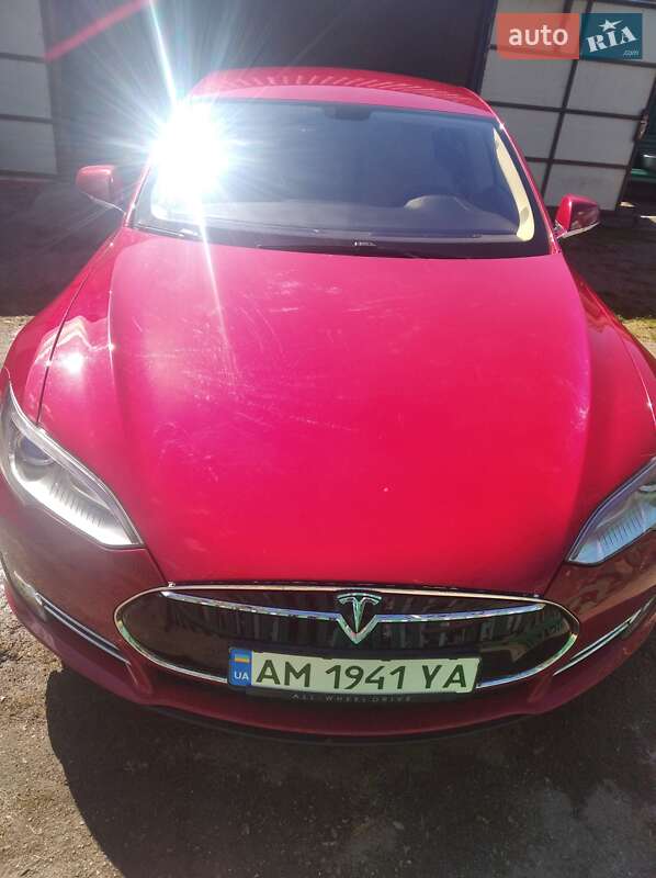 Ліфтбек Tesla Model S 2014 в Житомирі