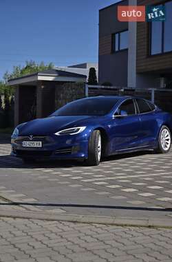 Ліфтбек Tesla Model S 2017 в Стрию