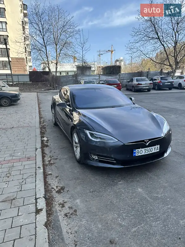 Tesla Model S 2018