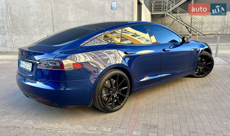 Лифтбек Tesla Model S 2017 в Киеве