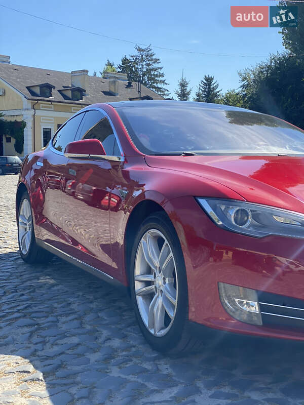 Ліфтбек Tesla Model S 2013 в Луцьку