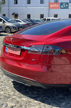 Лифтбек Tesla Model S 2013 в 
