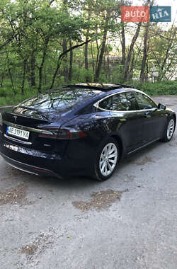Лифтбек Tesla Model S 2015 в 