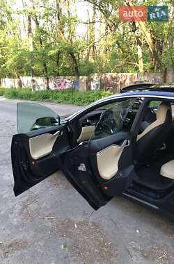 Лифтбек Tesla Model S 2015 в 