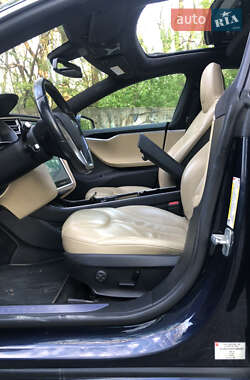 Лифтбек Tesla Model S 2015 в 