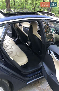 Лифтбек Tesla Model S 2015 в 