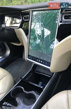 Лифтбек Tesla Model S 2015 в 