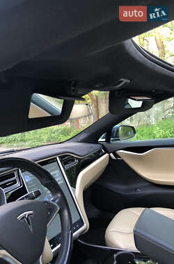 Лифтбек Tesla Model S 2015 в 