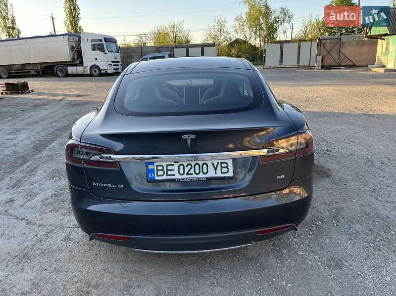Лифтбек Tesla Model S 2016 в Николаеве