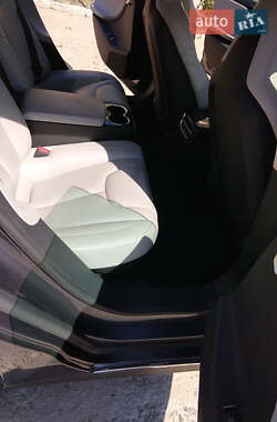 Лифтбек Tesla Model S 2016 в 