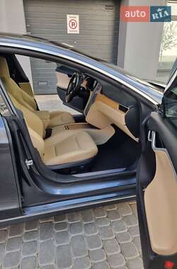 Лифтбек Tesla Model S 2015 в 