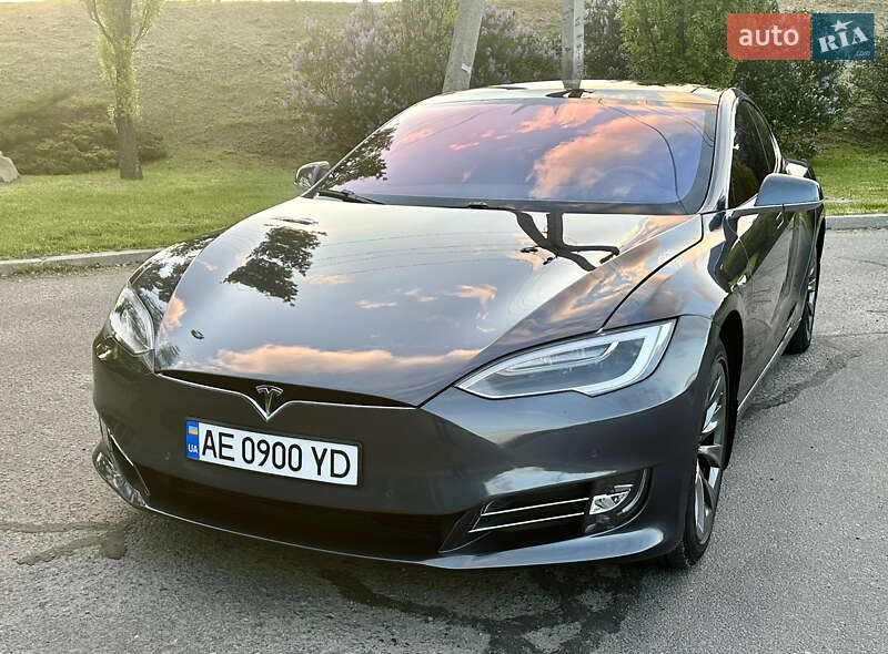 Tesla Model S 2018