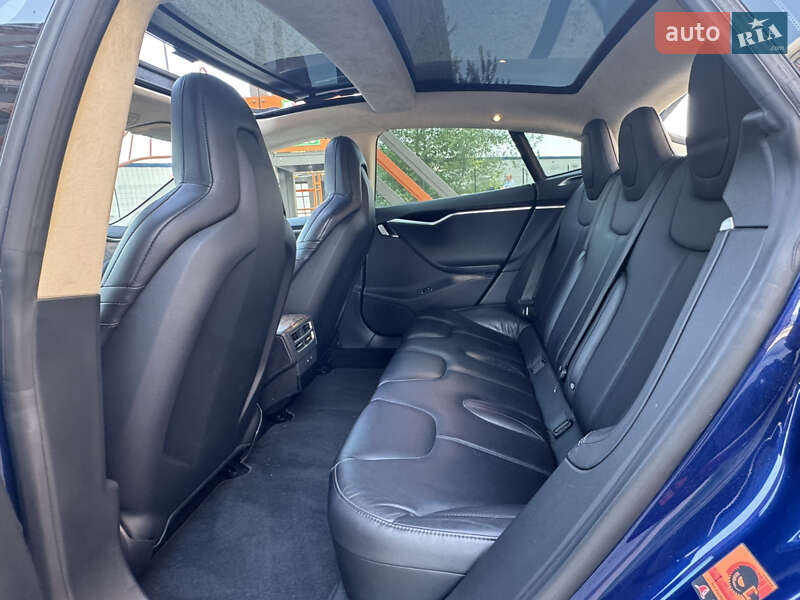 Лифтбек Tesla Model S 2016 в Киеве