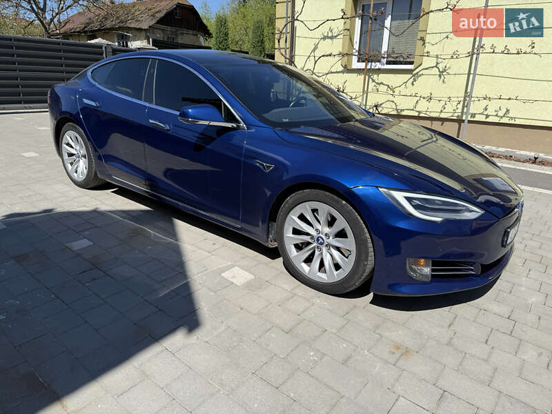 Лифтбек Tesla Model S 2017 в Ивано-Франковске