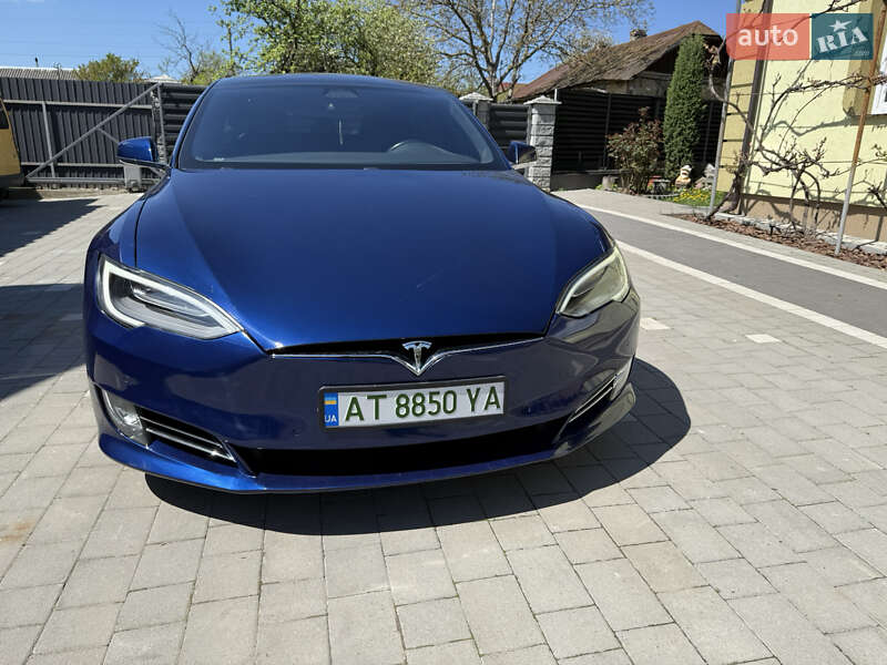Лифтбек Tesla Model S 2017 в Ивано-Франковске