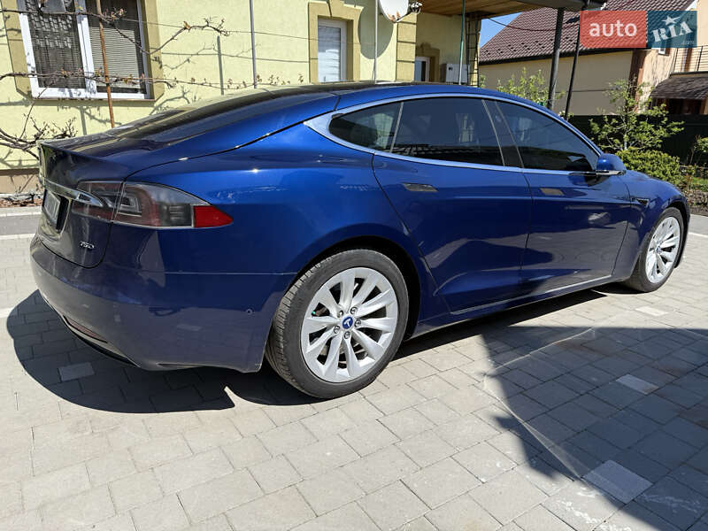 Лифтбек Tesla Model S 2017 в Ивано-Франковске