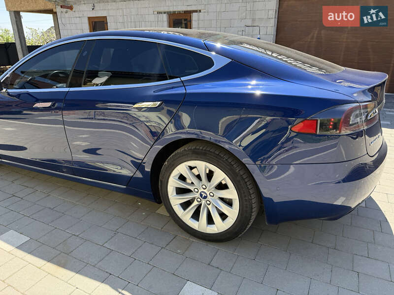 Лифтбек Tesla Model S 2017 в Ивано-Франковске