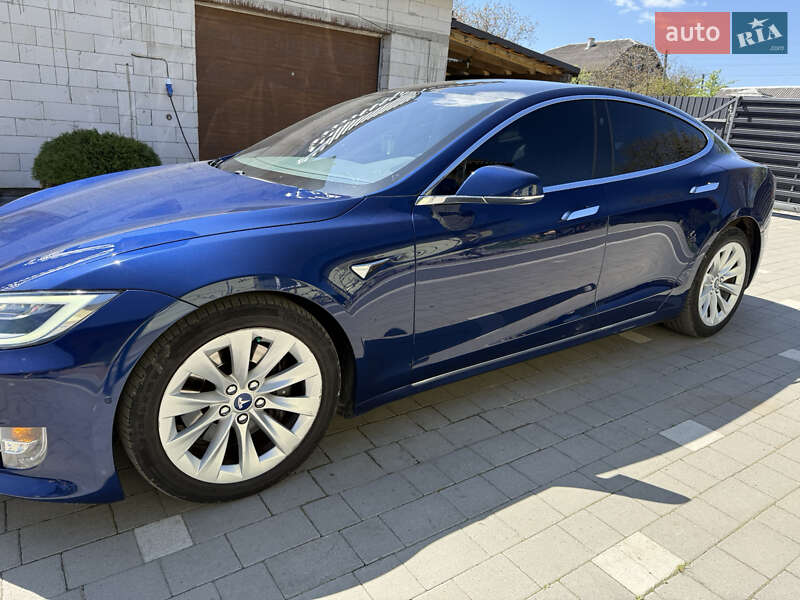 Лифтбек Tesla Model S 2017 в Ивано-Франковске