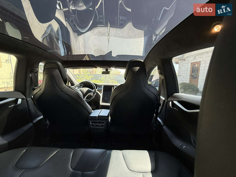 Лифтбек Tesla Model S 2017 в Ивано-Франковске
