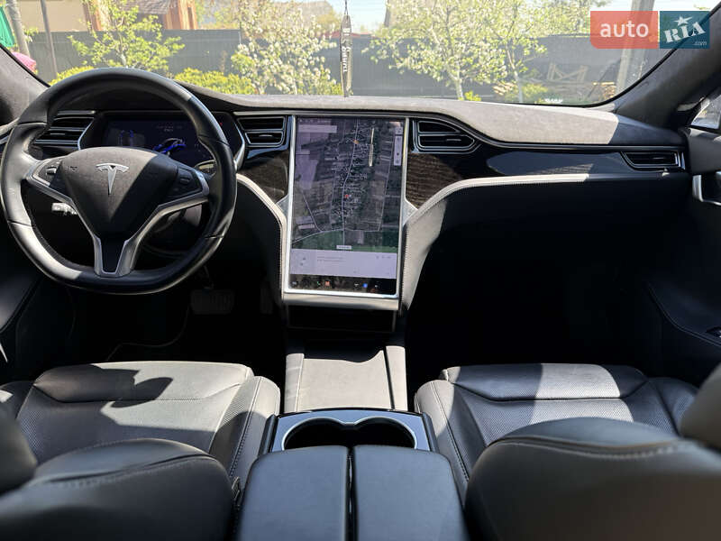 Лифтбек Tesla Model S 2017 в Ивано-Франковске