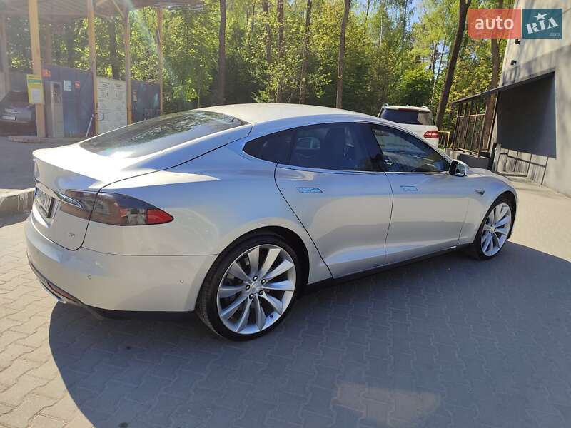 Лифтбек Tesla Model S 2014 в Тернополе