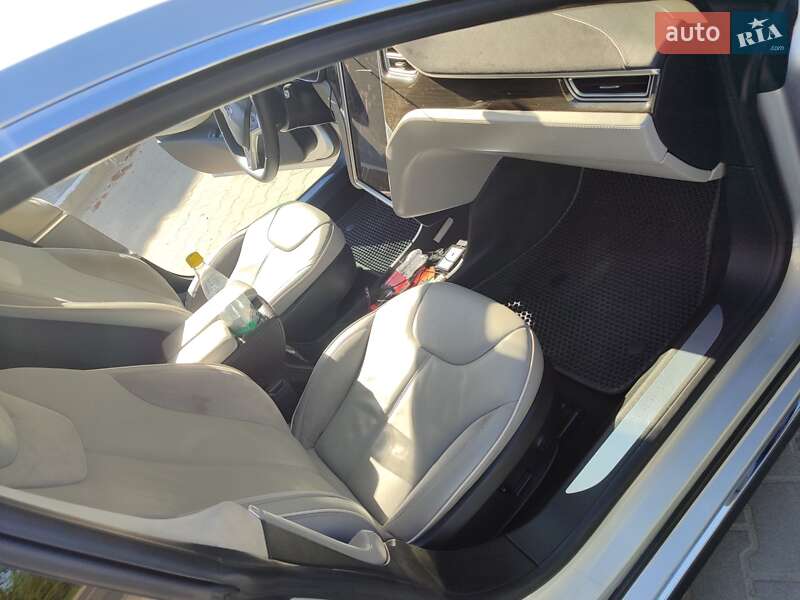 Лифтбек Tesla Model S 2014 в Тернополе