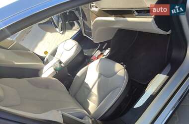 Лифтбек Tesla Model S 2014 в 