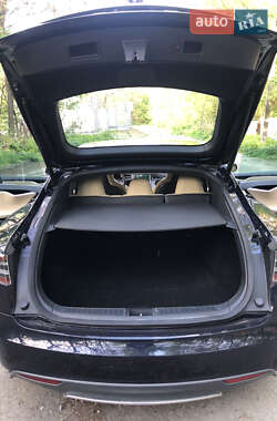 Лифтбек Tesla Model S 2015 в 