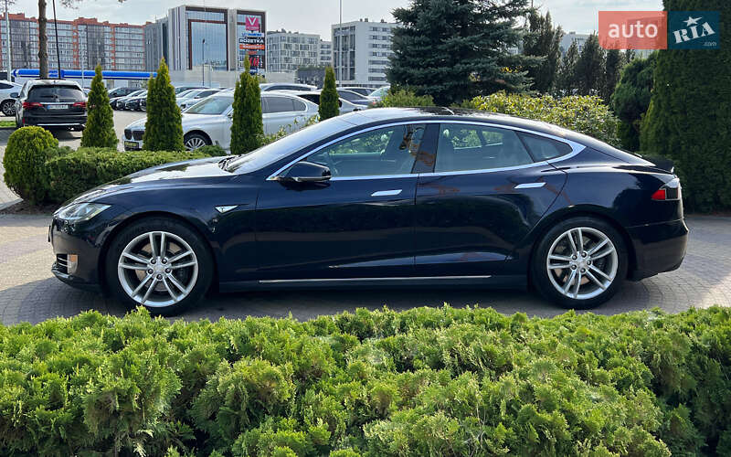 Лифтбек Tesla Model S 2015 в Львове