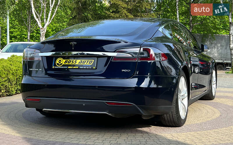 Лифтбек Tesla Model S 2015 в Львове