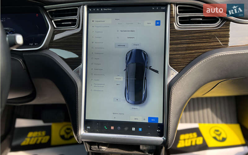 Лифтбек Tesla Model S 2015 в Львове