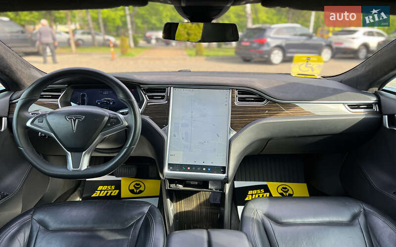 Лифтбек Tesla Model S 2015 в Львове