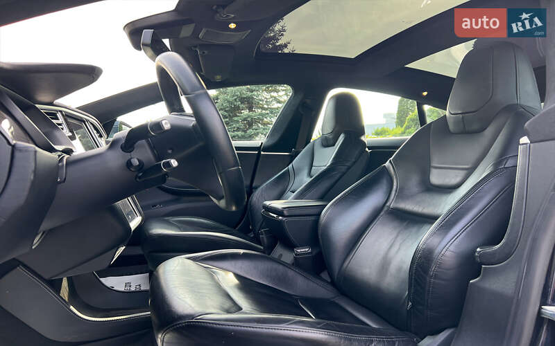 Лифтбек Tesla Model S 2015 в Львове