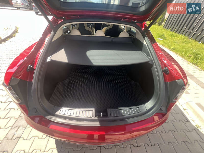 Лифтбек Tesla Model S 2014 в Луцке