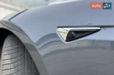Лифтбек Tesla Model S 2017 в 