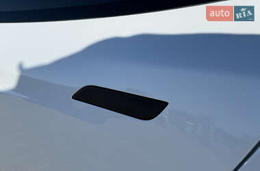 Лифтбек Tesla Model S 2013 в 