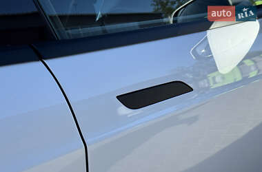 Лифтбек Tesla Model S 2013 в 