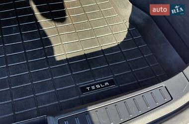 Лифтбек Tesla Model S 2013 в 