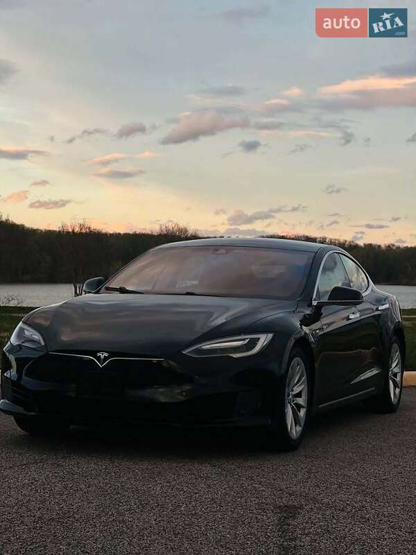 Лифтбек Tesla Model S 2016 в Киеве