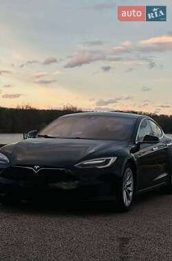 Лифтбек Tesla Model S 2016 в 