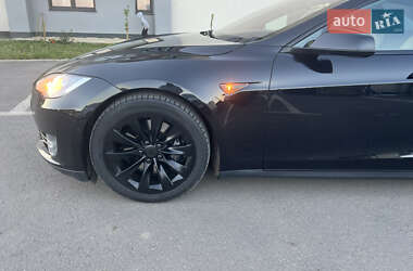 Лифтбек Tesla Model S 2015 в 
