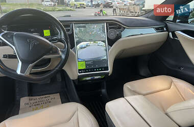 Лифтбек Tesla Model S 2015 в 