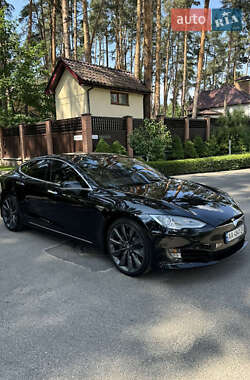 Лифтбек Tesla Model S 2016 в Киеве